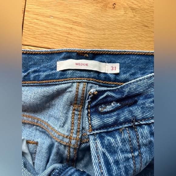 Levi’s Wedgie - Picture 2 of 4
